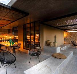 6 bedroom villa with pool and sea views near Noto, Sicily, sleeps 12
